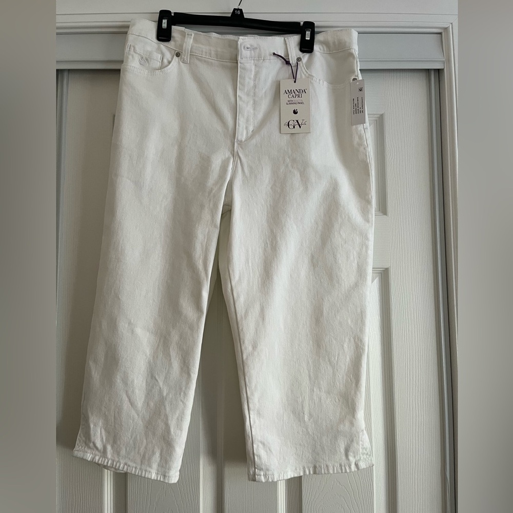 NWT Woman’s Gloria Vanderbilt Capri